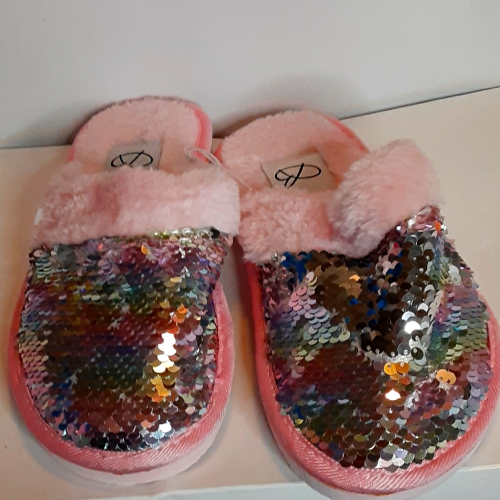 🛒 Sequin Slide On Slippers 🏷 NWT 🛍